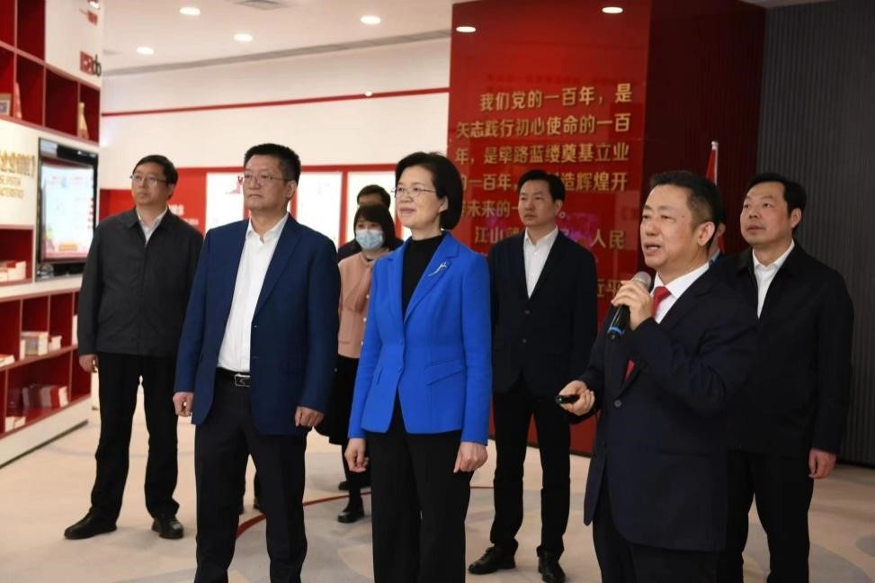 江苏省委常委、组织部部长沈莹调研红豆1
